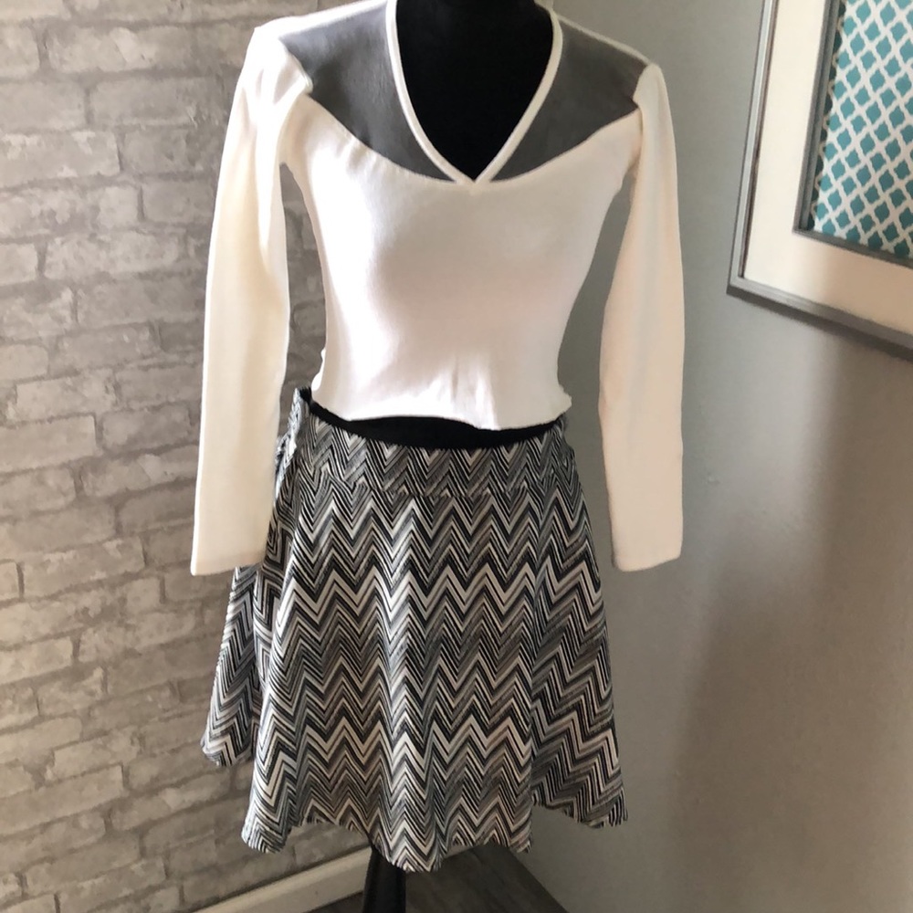 Chevron grey/back VANITY skirt size L